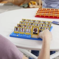 Hasbro Gaming Wie Is Het? -Aanbiedingen Speelgoed Winkel 1979989 e4384b5c